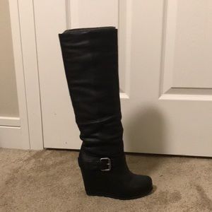 Vera Wang Lavender black wedges boot